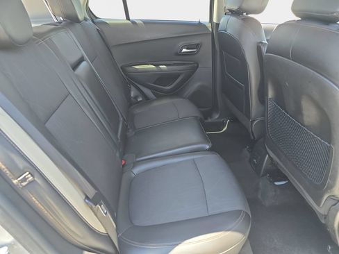 Used 2021 Chevrolet Trax LT AWD/4WD image 13