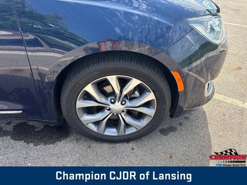 Used 2019 Chrysler Pacifica Limited w/ Tire & Wheel Group FWD image 47