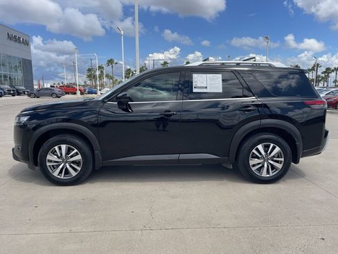 Certified 2023 Nissan Pathfinder SL image 2