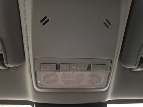 Used 2019 Chevrolet Trax LT w/ LT Convenience Package FWD image 29