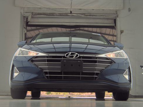 Used 2020 Hyundai Elantra SE FWD image 4