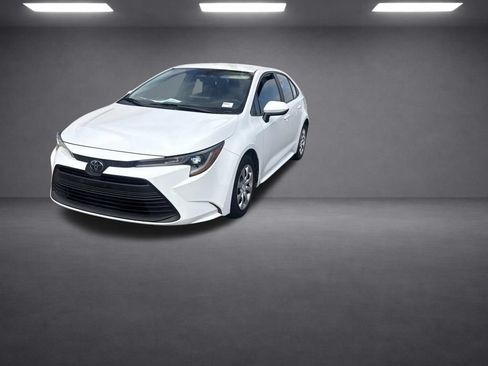 Used 2024 Toyota Corolla LE FWD image 3