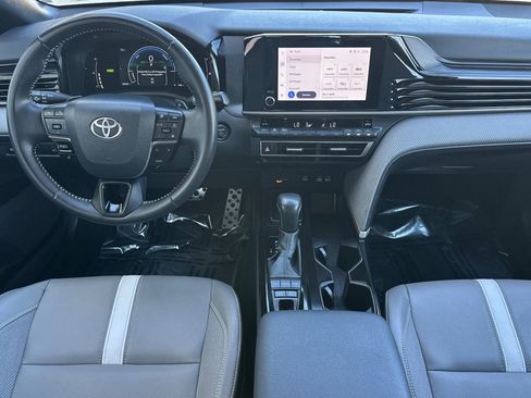 Used 2025 Toyota Camry SE w/ Convenience Package image 15