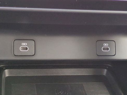 Used 2025 Land Rover Discovery Sport S image 32