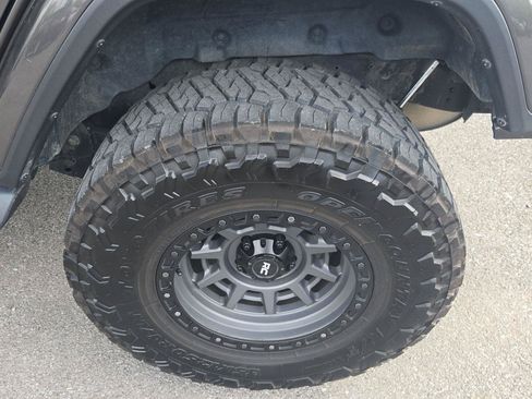Used 2018 Jeep Wrangler Unlimited Sahara AWD/4WD image 11
