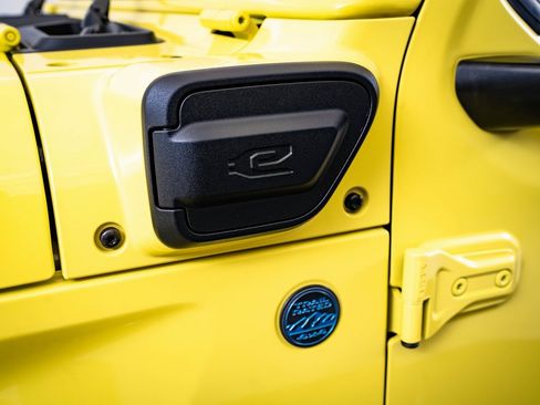 Used 2024 Jeep Wrangler Unlimited w/ LED Headlamp & Fog Lamp Group image 14