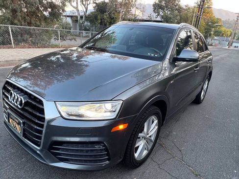 Used 2018 Audi Q3 2.0T Premium w/ Convenience Package FWD image 2