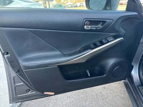 Used 2016 Lexus IS 300 AWD image 8