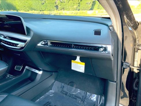 New 2026 Cadillac Lyriq V AWD/4WD image 32