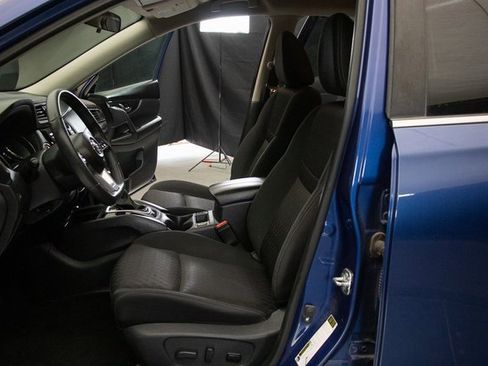 Used 2018 Nissan Rogue SV image 25