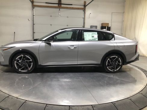 New 2025 Kia K4 GT-Line w/ GT-Line Sunroof Package image 4