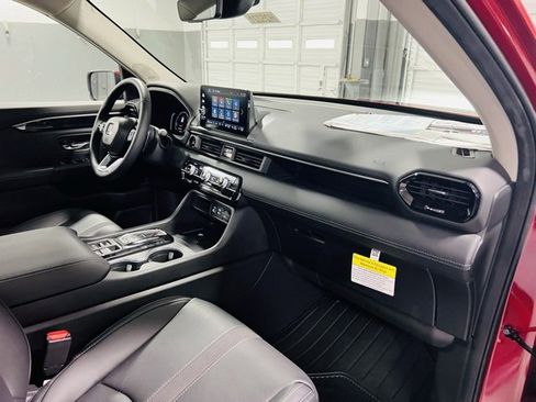 New 2025 Honda Pilot Touring image 34