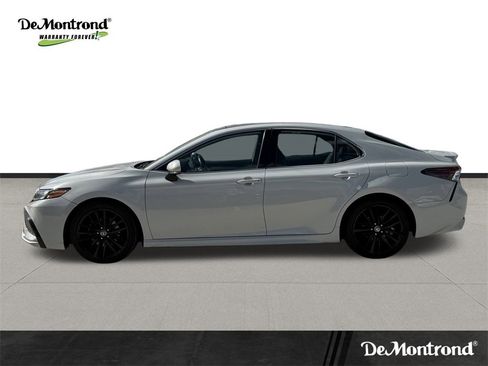 Used 2022 Toyota Camry XSE image 8