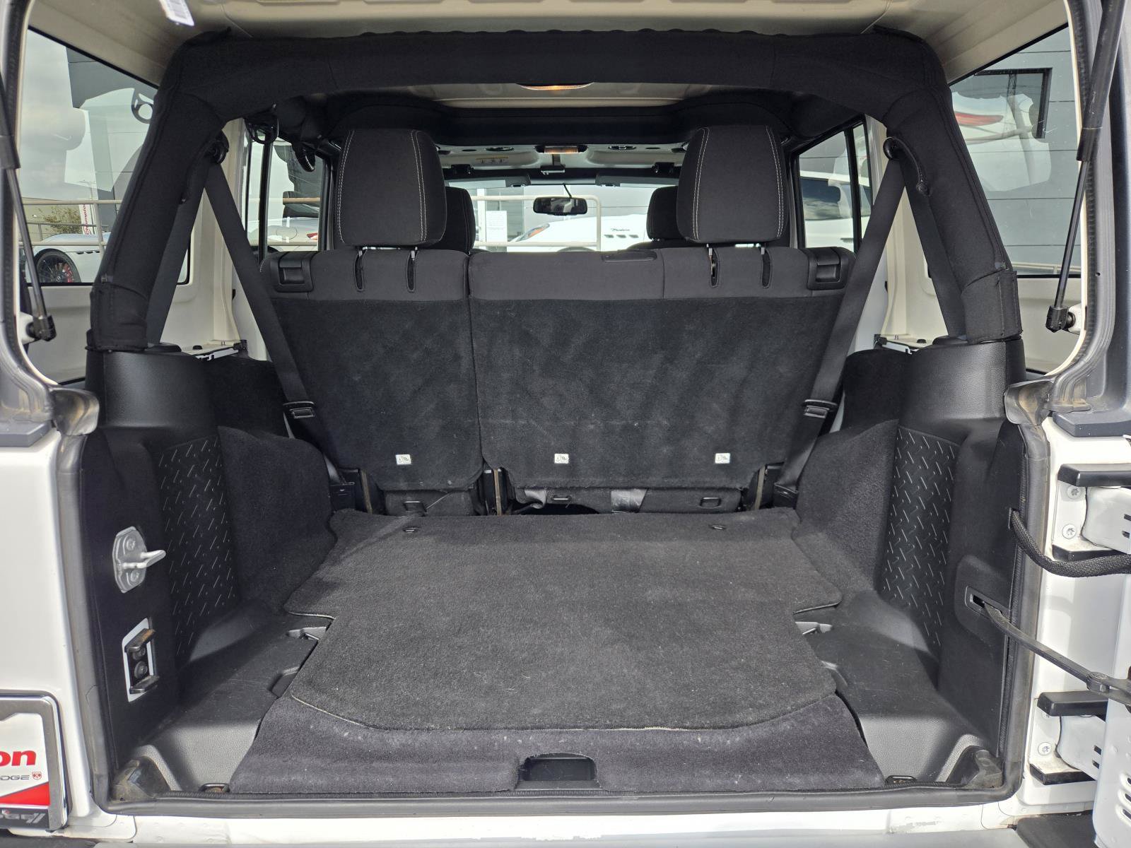 Used 2018 Jeep Wrangler Unlimited Sahara w/ Connectivity Group AWD/4WD image 22