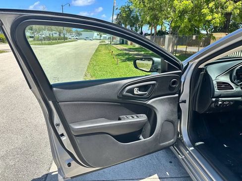 Used 2015 Chrysler 200 Limited FWD image 27