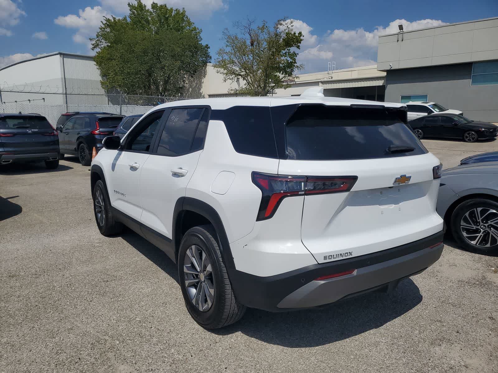 Used 2026 Chevrolet Equinox LT w/ Convenience Package II FWD image 4