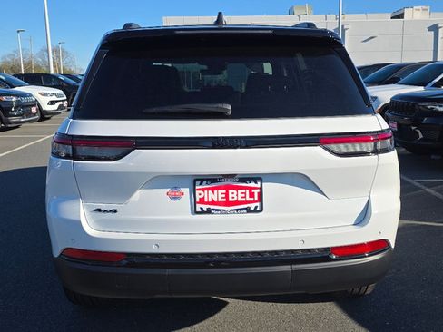 New 2025 Jeep Grand Cherokee Limited image 12