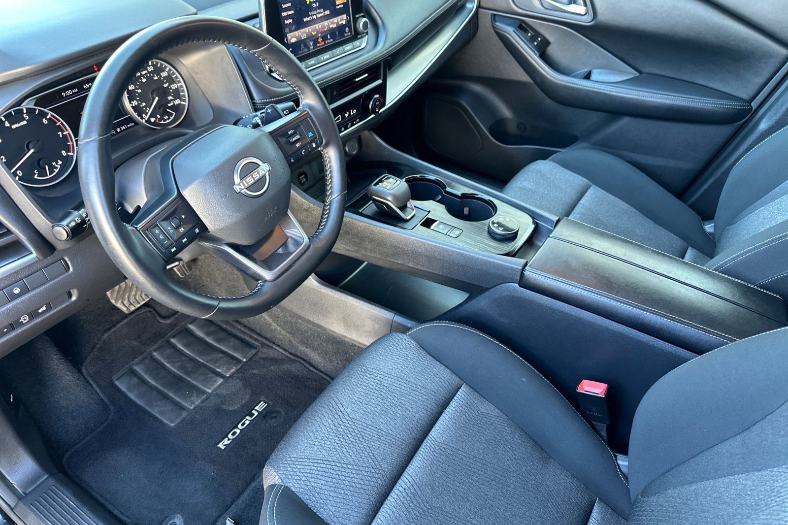 Used 2025 Nissan Rogue SV AWD/4WD image 11
