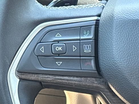 Used 2023 Jeep Grand Cherokee L Limited AWD/4WD image 22