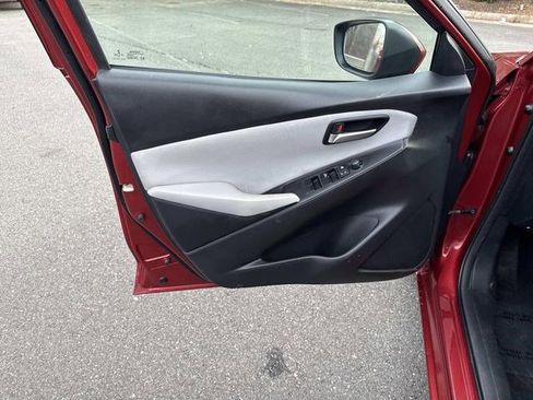 Used 2019 Toyota Yaris LE image 13