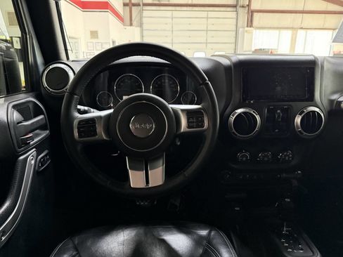 Used 2015 Jeep Wrangler Unlimited Rubicon AWD/4WD image 21