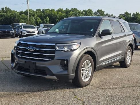 Used 2025 Ford Explorer Active w/ Active Comfort Package RWD image 1