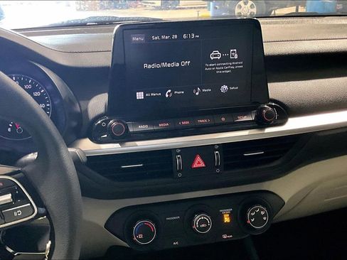 Used 2022 Kia Forte LXS w/ LXS Technology Package FWD image 6