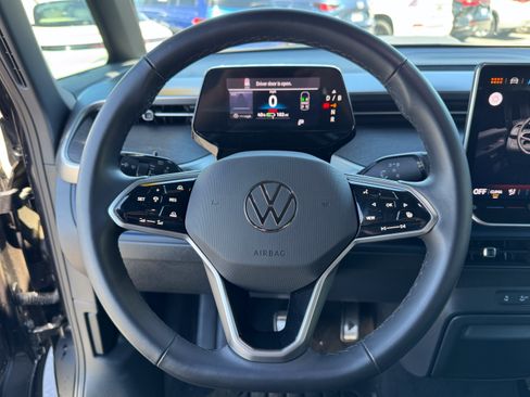 Used 2025 Volkswagen ID. Buzz Pro S RWD image 18