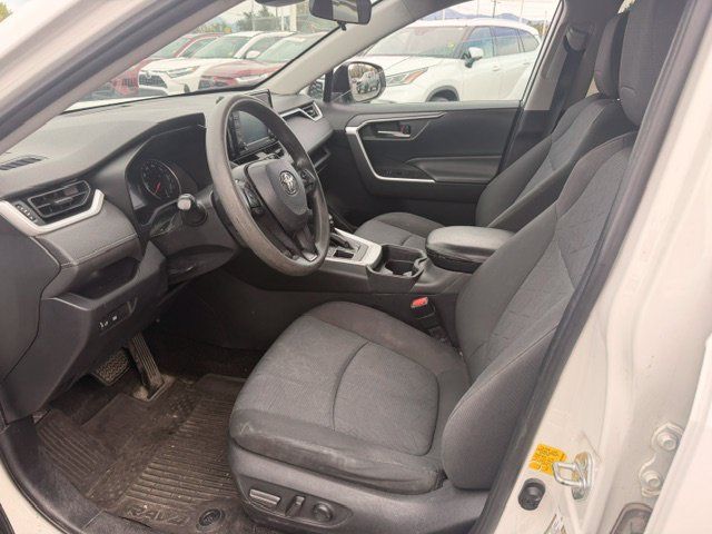 Used 2020 Toyota RAV4 XLE AWD/4WD image 4