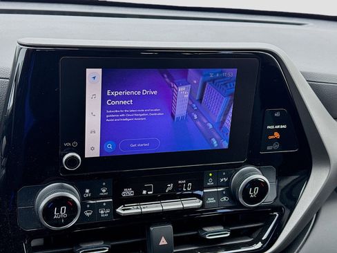 Used 2023 Toyota Highlander LE image 9