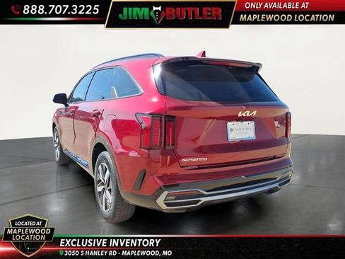 Used 2023 Kia Sorento EX w/ Panoramic Sunroof Package FWD image 2