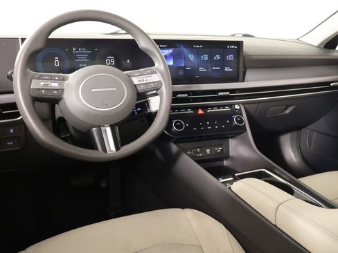 Used 2025 Hyundai Sonata SEL FWD image 2