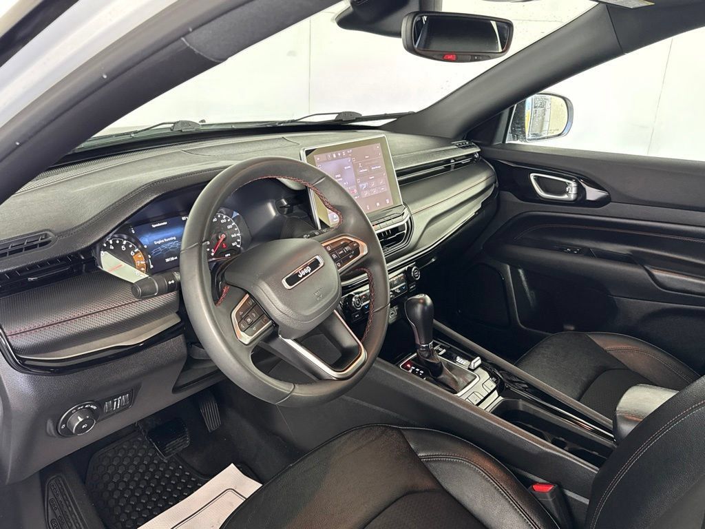 Certified 2025 Jeep Compass Trailhawk AWD/4WD image 19