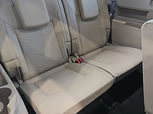 New 2026 Volkswagen Atlas SE image 19