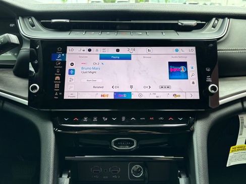 New 2026 Jeep Grand Cherokee Limited AWD/4WD image 18