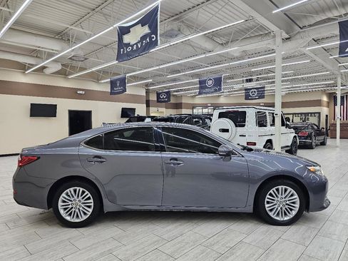 Used 2014 Lexus ES 350 w/ Luxury Package FWD image 5