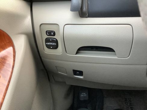 Used 2011 Toyota Camry XLE image 36