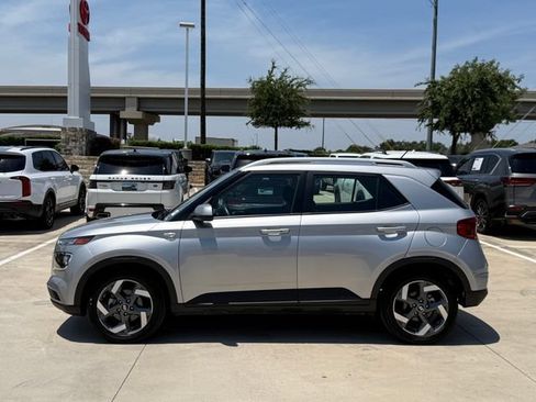 Used 2025 Hyundai Venue SEL FWD image 7