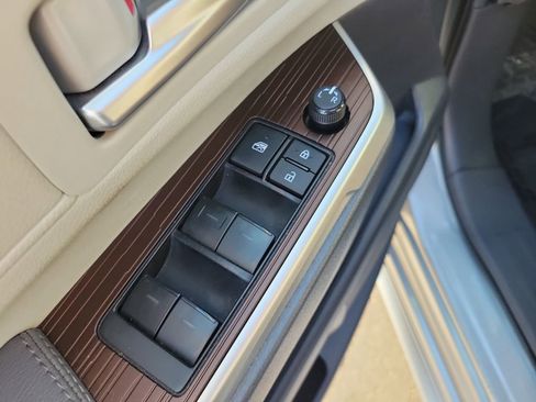 Used 2024 Toyota Sienna XLE image 17