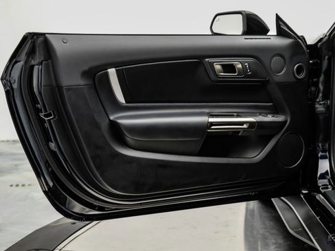 Used 2021 Ford Mustang Shelby GT500 w/ Carbon Fiber Track Pack RWD image 91