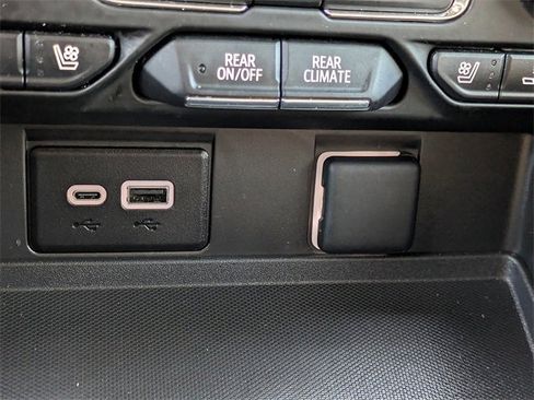 Used 2024 Chevrolet Suburban Premier image 24