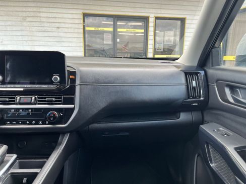 Used 2024 Nissan Pathfinder SV FWD image 37