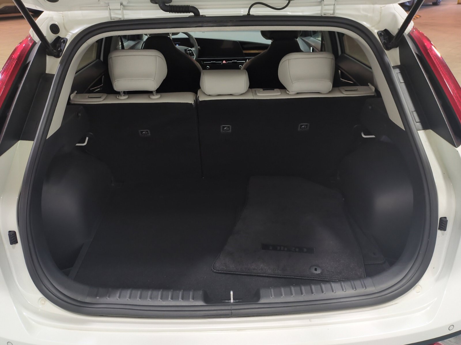 Certified 2024 Kia Niro EX Touring FWD image 12