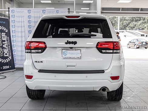 Used 2020 Jeep Grand Cherokee Altitude AWD/4WD image 13