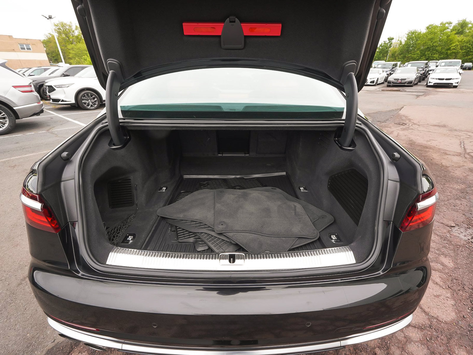 Used 2023 Audi S8 w/ S8 Comfort Plus Package AWD/4WD image 51