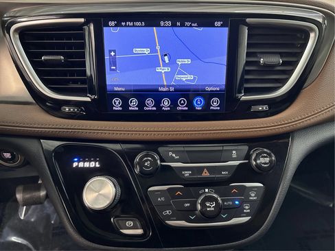 Used 2017 Chrysler Pacifica Limited FWD image 35