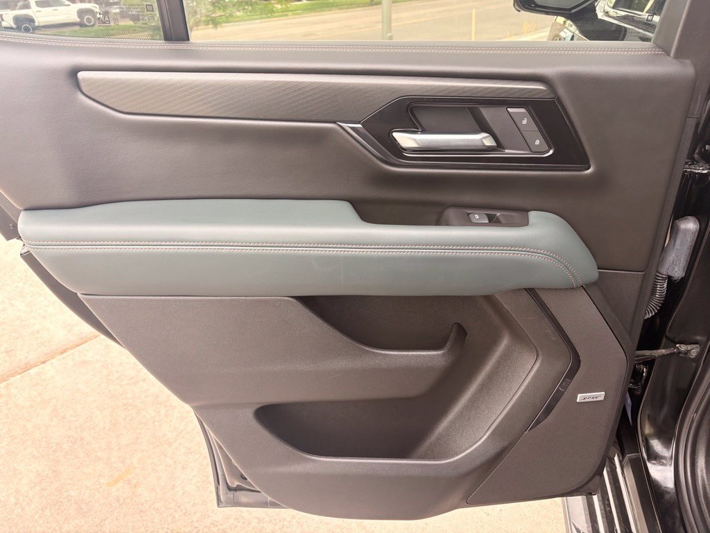 Used 2025 GMC Yukon AT4 AWD/4WD image 27