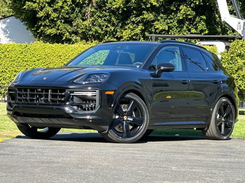 New 2026 Porsche Cayenne GTS image 1