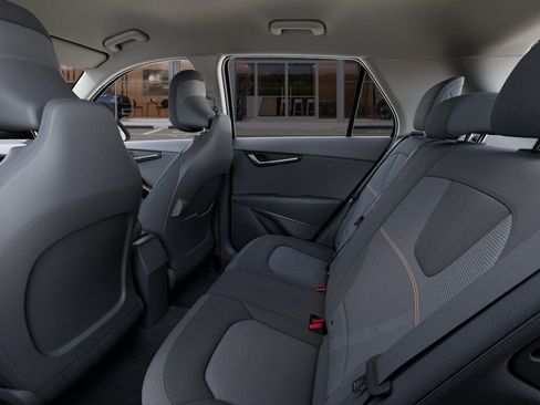 New 2025 Kia Niro LX image 18