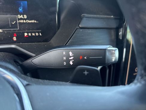 Used 2025 GMC Acadia Elevation w/ Elevation Premium Package AWD/4WD image 31